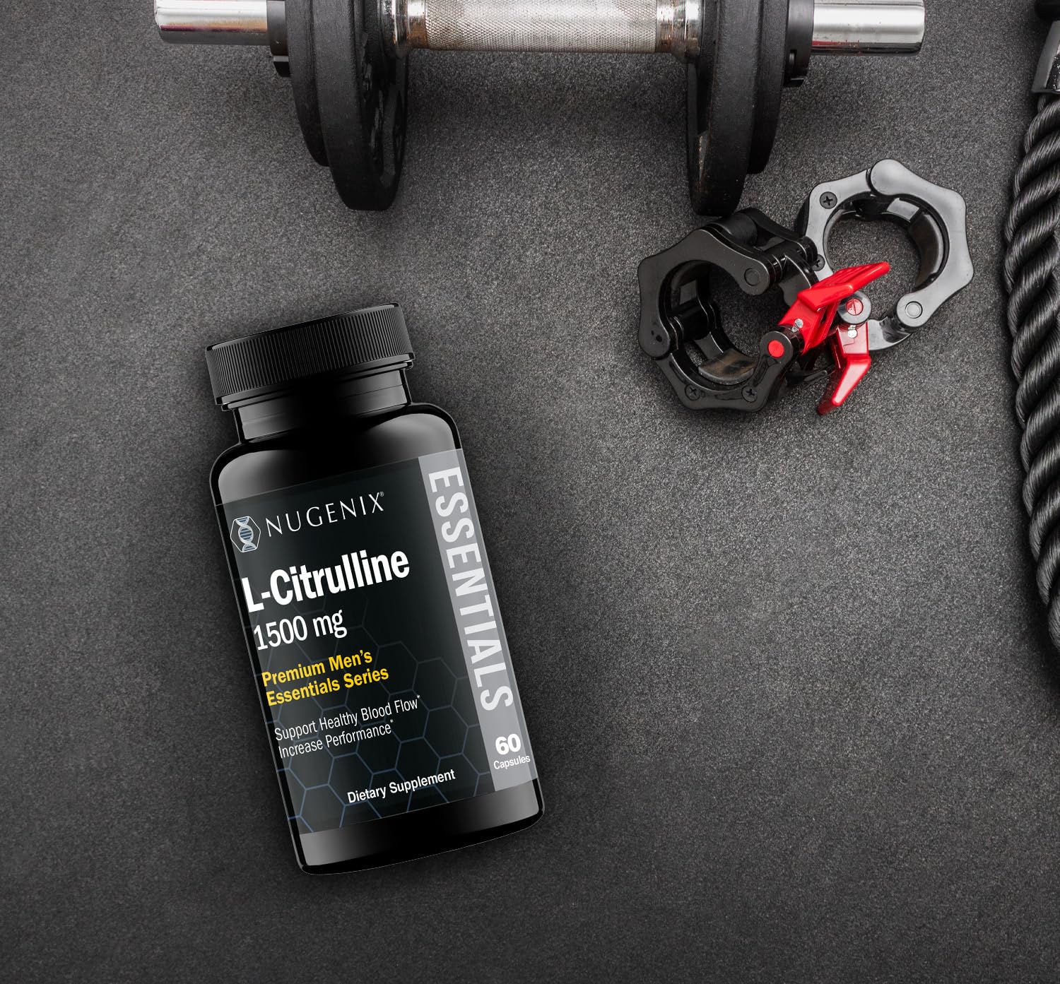 Nugenix producto en manos de atleta tras entrenamiento para mejor rendimiento