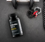 Nugenix producto en manos de atleta tras entrenamiento para mejor rendimiento