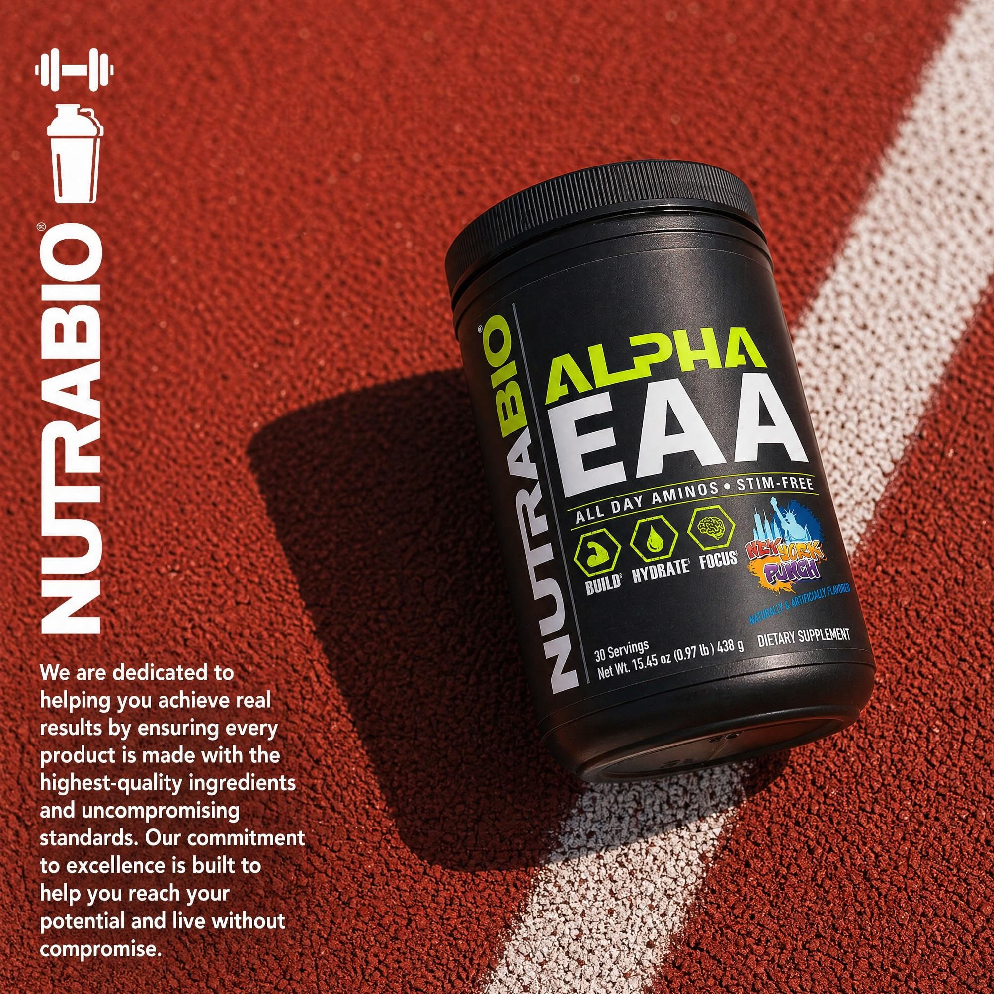 NutraBio Alpha EAA comparación de tamaño en mano para referencia de 30 servicios