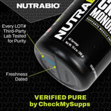 NutraBio en ambiente lifestyle junto a equipo de entrenamiento activo