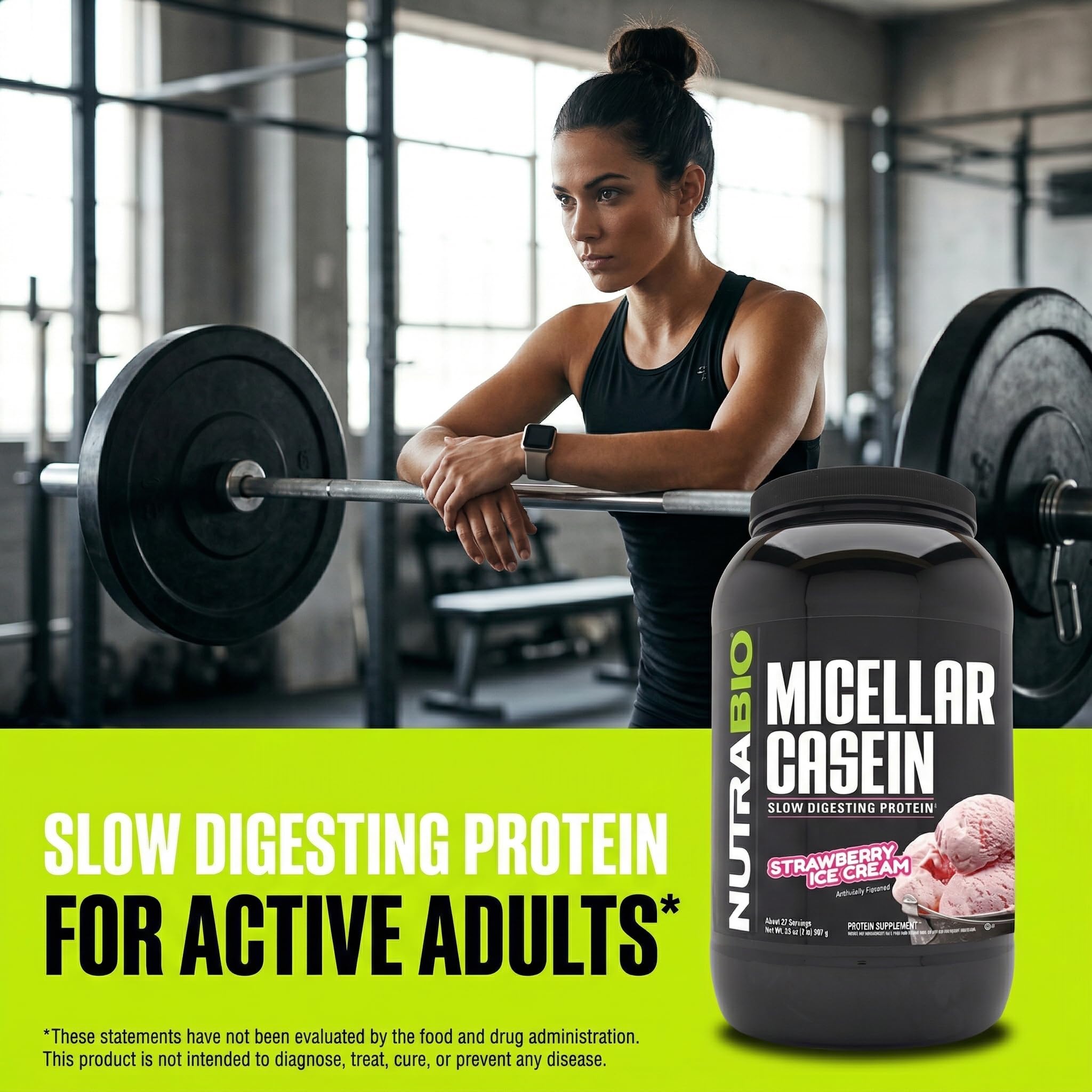 Escena estilo vida con atleta tomando NutraBio Casein antes de dormir para recuperación
