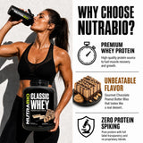 Licuadora con NutraBio Classic Whey y plátano mostrando uso en recetas y sabor