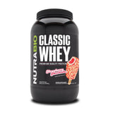 NutraBio envase frontal de Classic Whey sabor Strawberry Shortcake mostrando marca y beneficio proteína pura