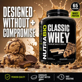 Cucharada de NutraBio Classic Whey mostrando porción de 25 g por scoop beneficiosa