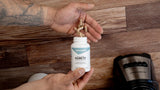 NutraBio comparación de tamaño para visualizar cantidad por cápsula