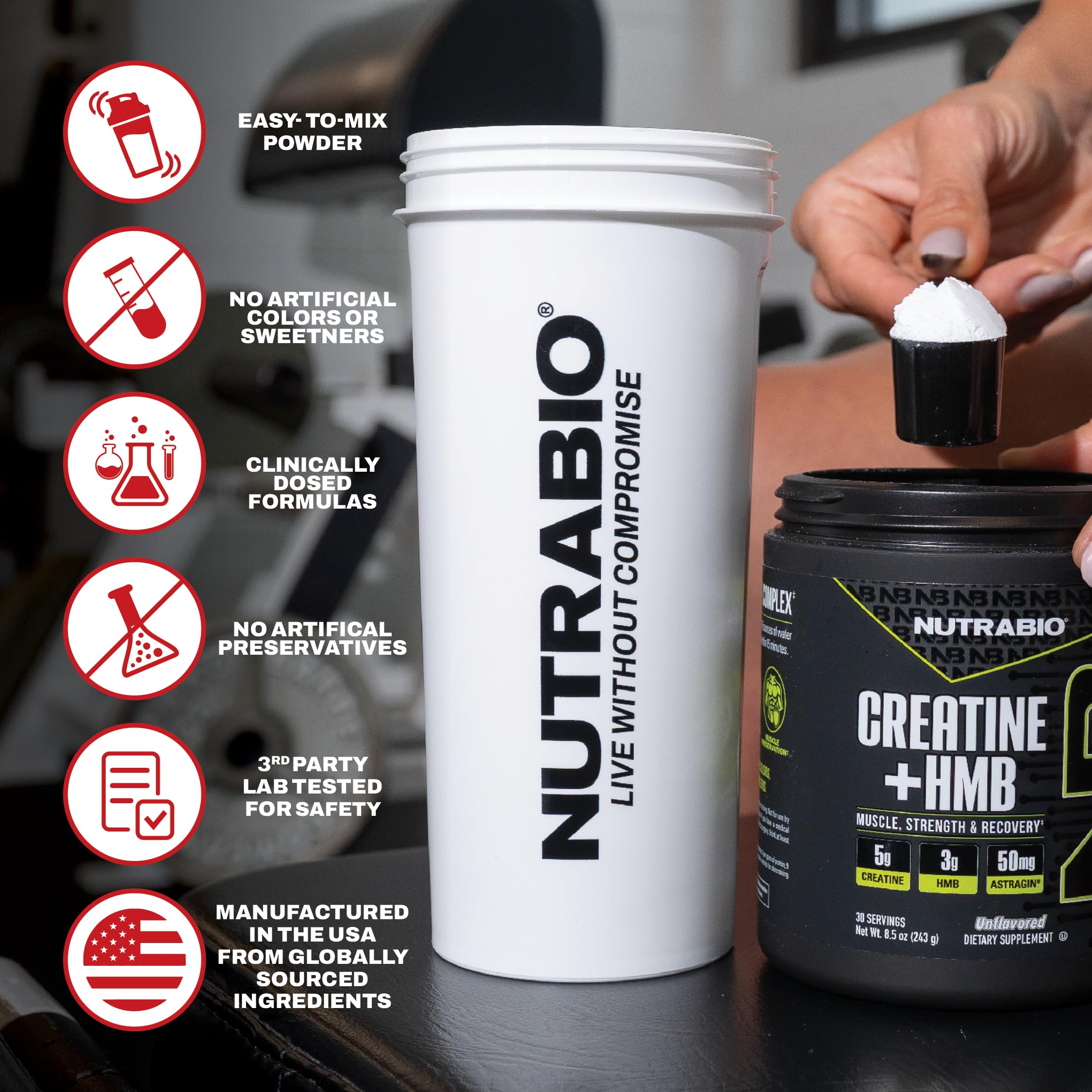 NutraBio producto en manos de atleta en gimnasio para aumento de potencia