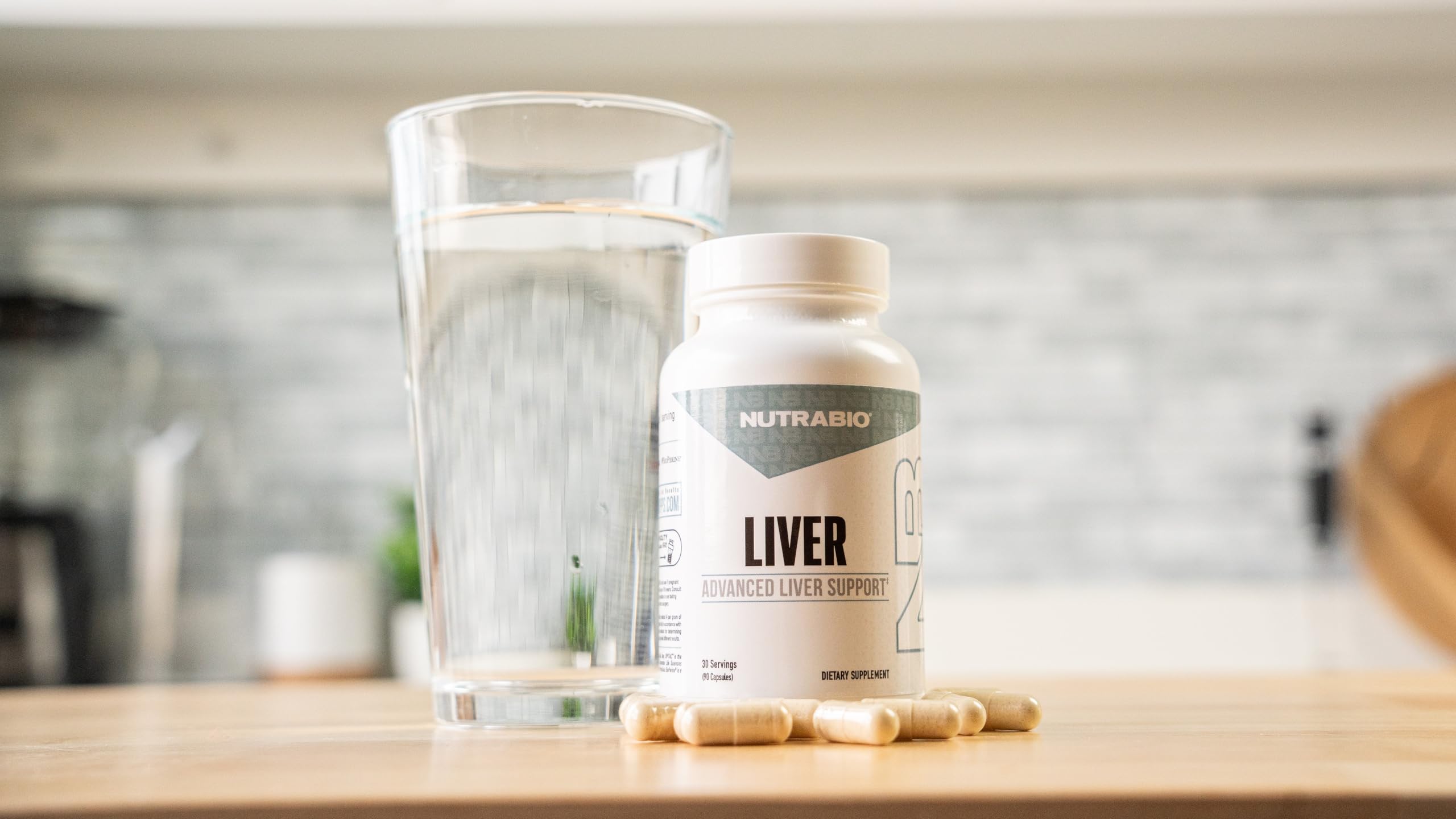 NutraBio detalle de etiqueta con ingredientes y transparencia formulación
