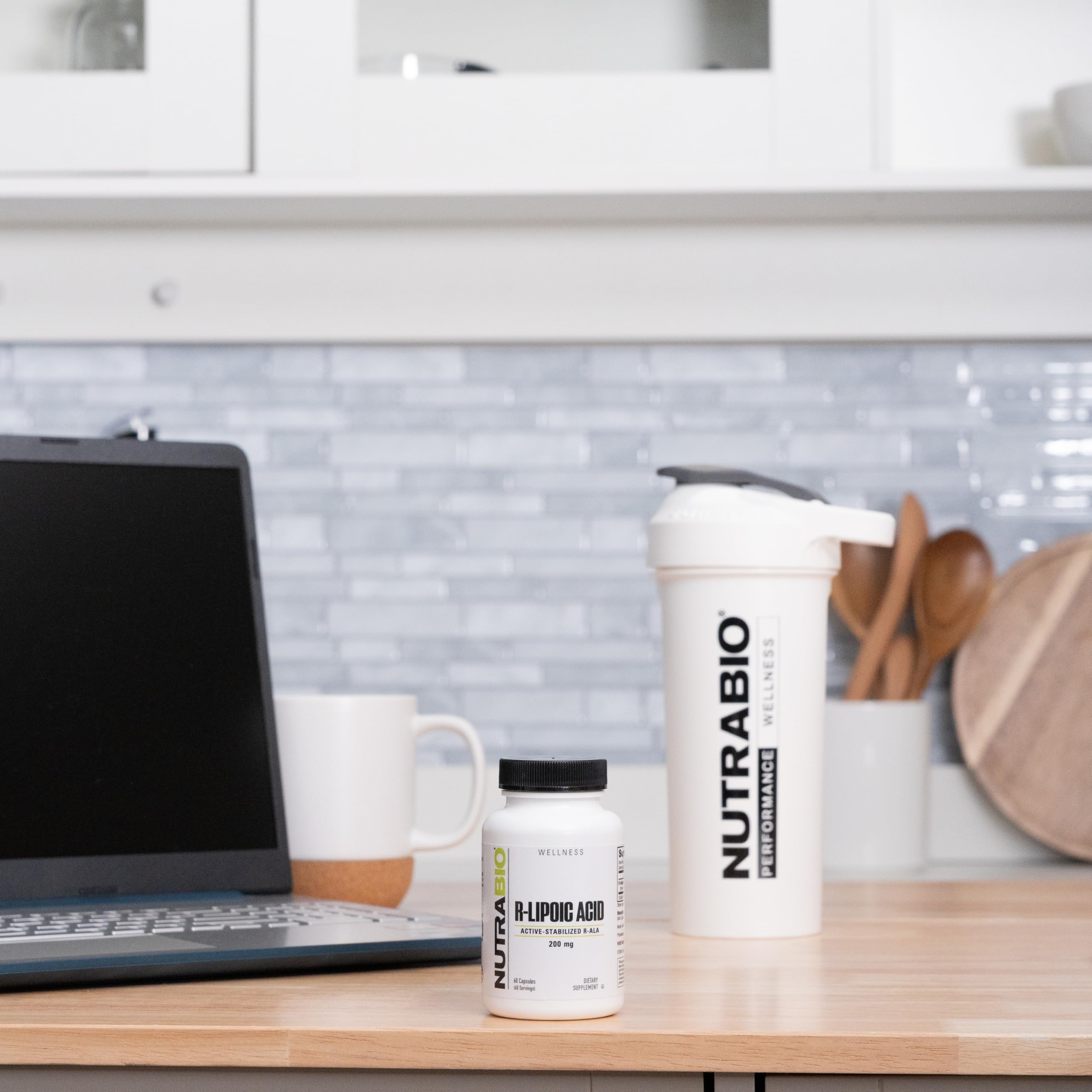 NutraBio etiqueta con lista de ingredientes y transparencia total