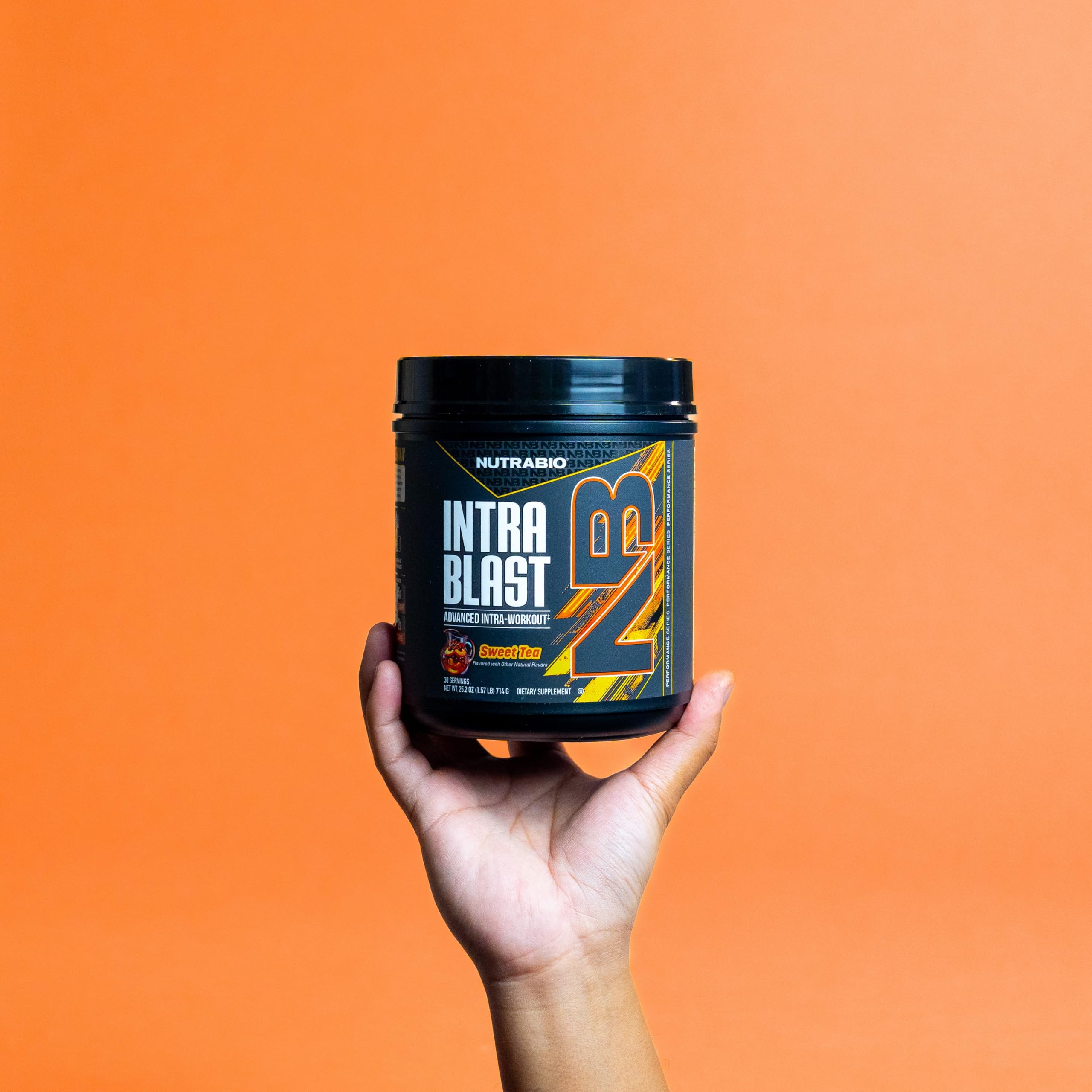 NutraBio ingredientes medidos en taza para control de porción