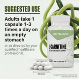 Deportista tomando NutraBio L-Carnitine antes de entrenamiento para mayor resistencia