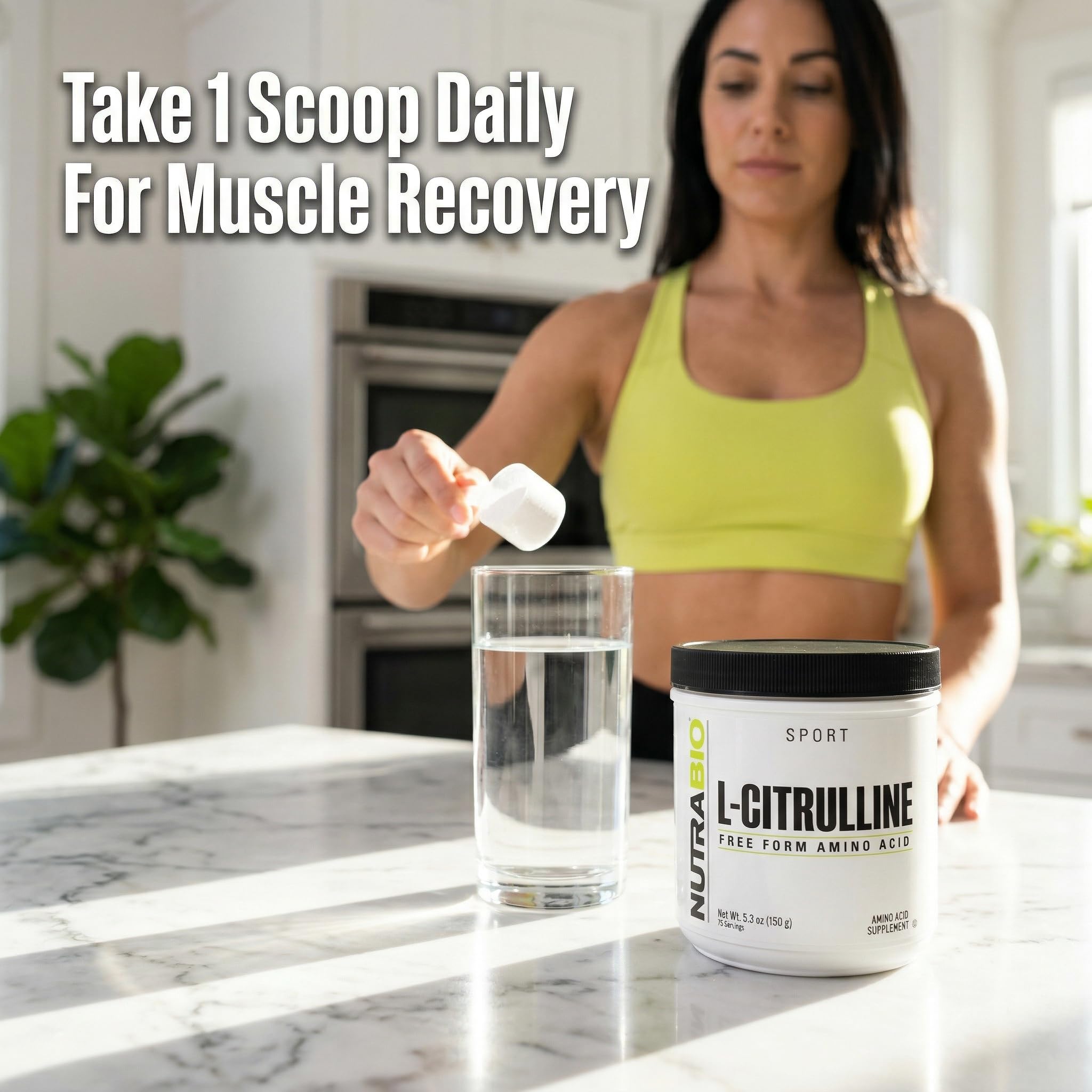 NutraBio cucharilla midiendo L-Citrulline para dosificación precisa