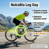 NutraBio cucharada medidora con porción de Leg Day para control preciso de dosificación