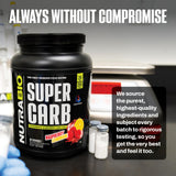 NutraBio Super Carb atleta usándolo en gimnasio para rendimiento prolongado