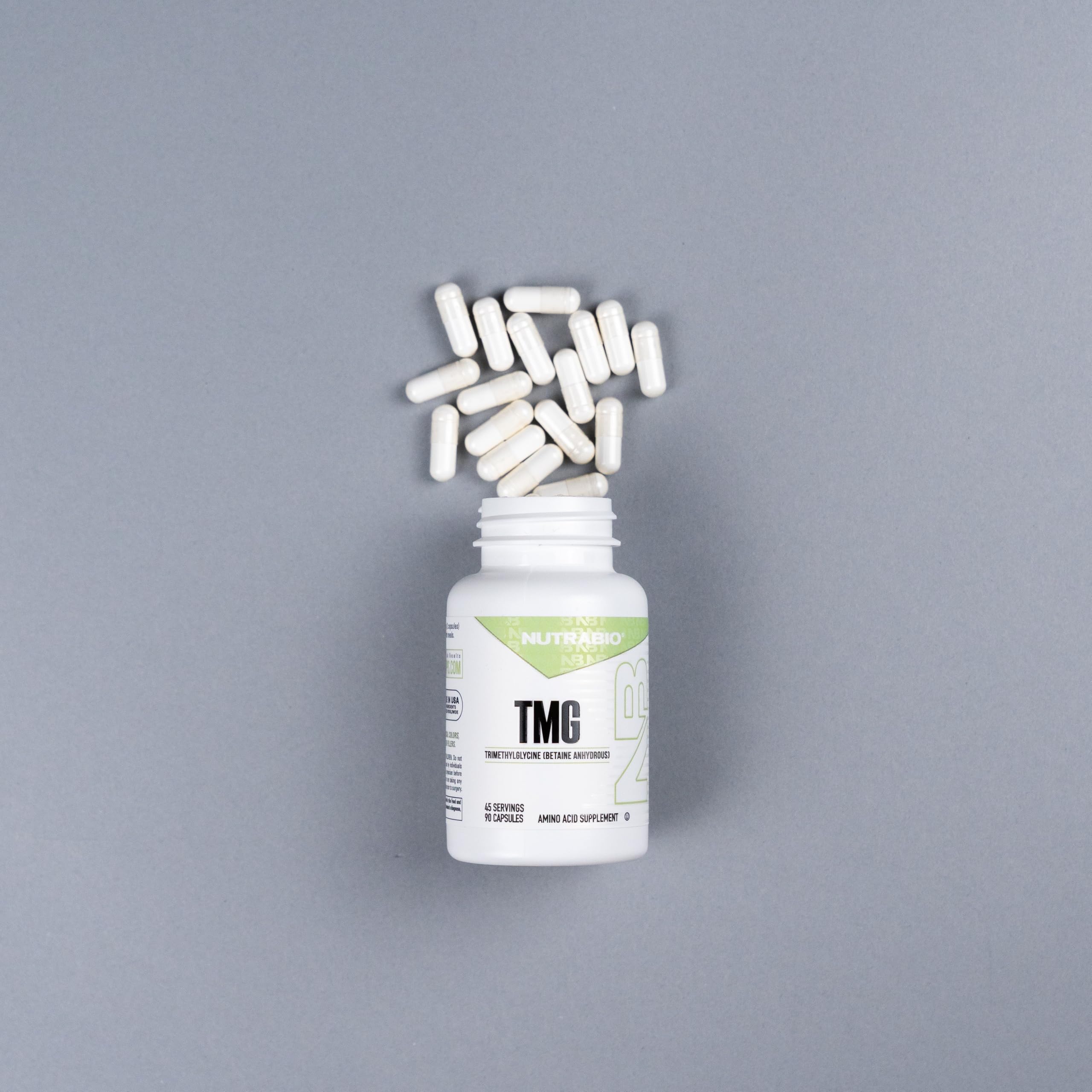 NutraBio TMG en uso junto a equipo de entrenamiento para integración diaria