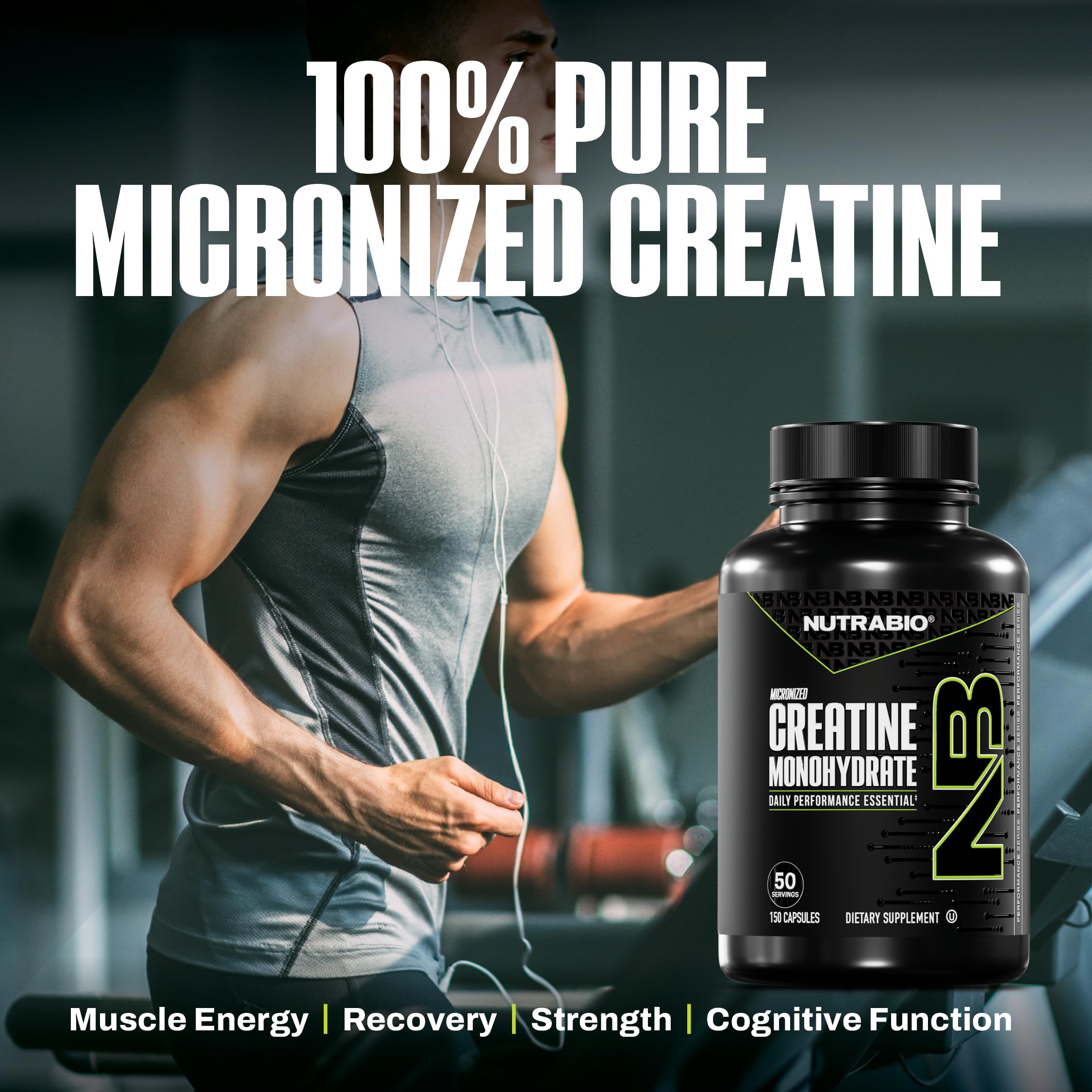 Persona tomando cápsula NutraBio en gimnasio antes de entrenar, favorece energía rápida