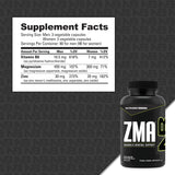 NutraBio ZMA cápsulas en mano detalle de textura, fácil ingestión