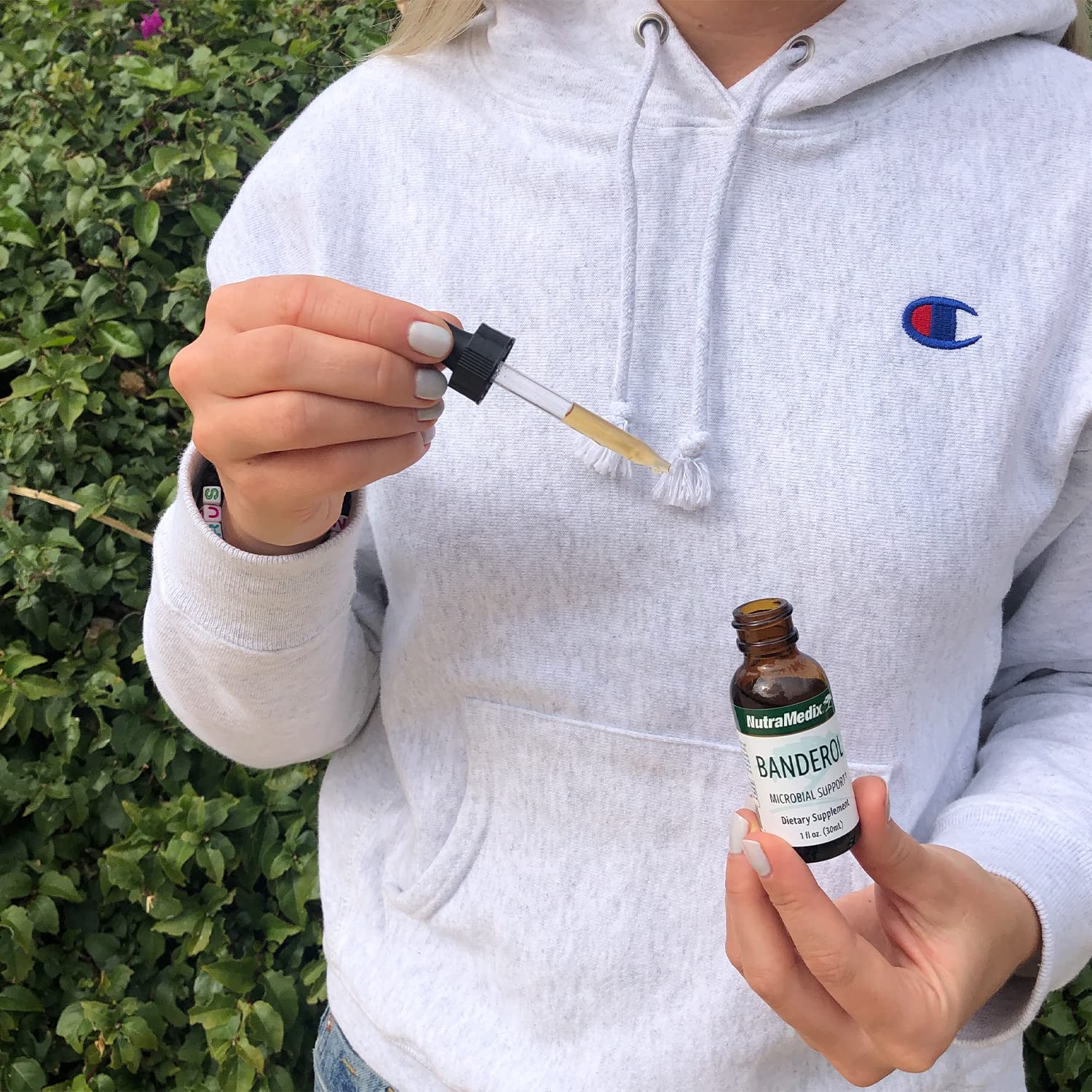 NutraMedix Banderol junto a otras tinturas destacando opciones sinérgicas