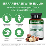 NutraMedix cápsulas junto a moneda para comparar tamaño y dosis visualmente