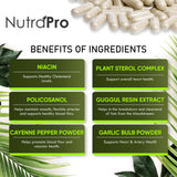NutraPro cápsulas junto a ajo para resaltar ingredientes naturales