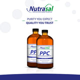 Persona añadiendo Nutrasal PhosChol a su rutina matutina saludable