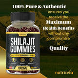 Nutravia 60 gomitas junto a objeto de escala para visualizar cantidad