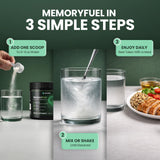 Nutraville MemoryFuel servido en una mano al lado de una taza indicando uso matutino