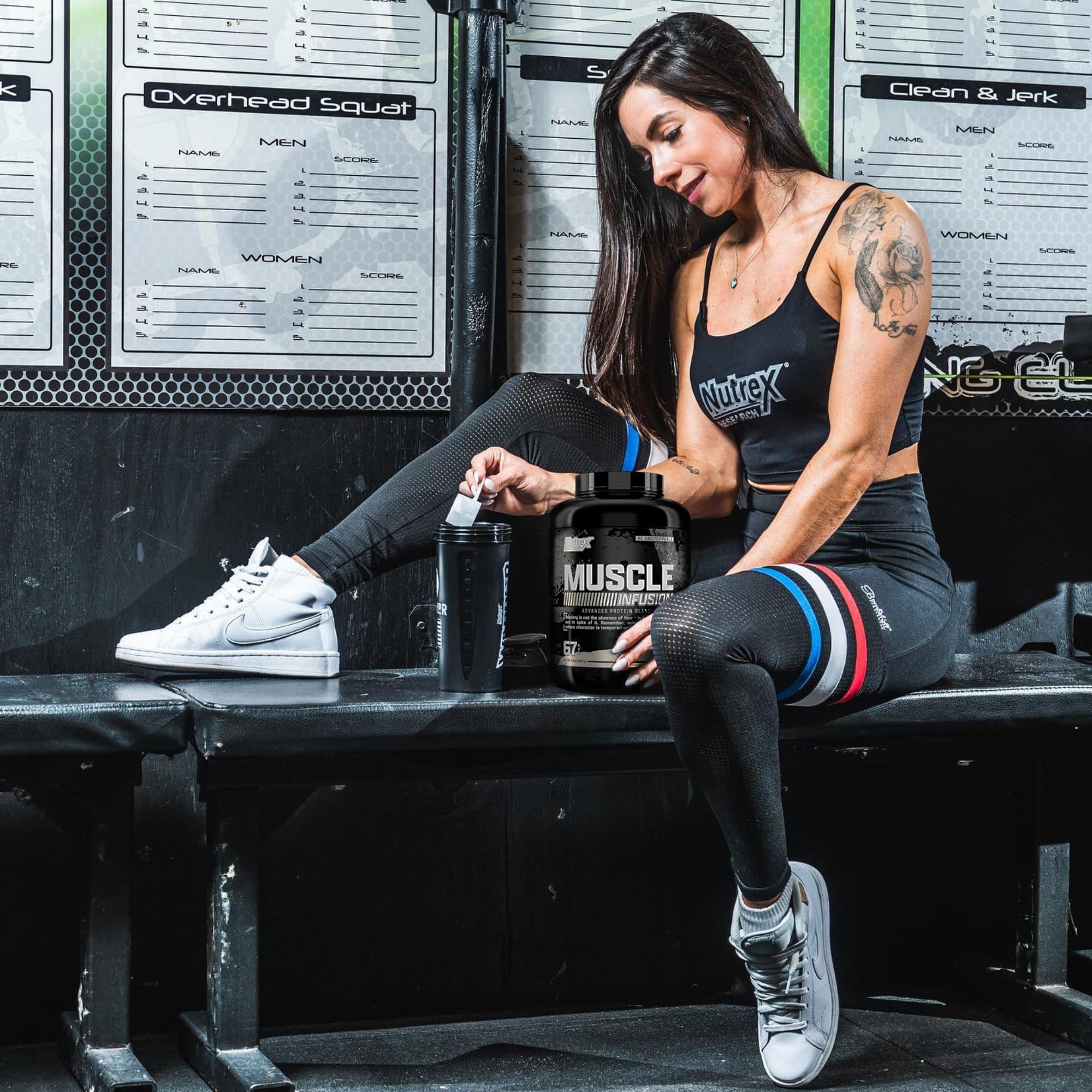 Nutrex Research batido de chocolate whey en vaso para recuperación postentreno rápida