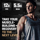 Nutrex Research cucharada medidora con IsoFit mostrando la dosificación fácil
