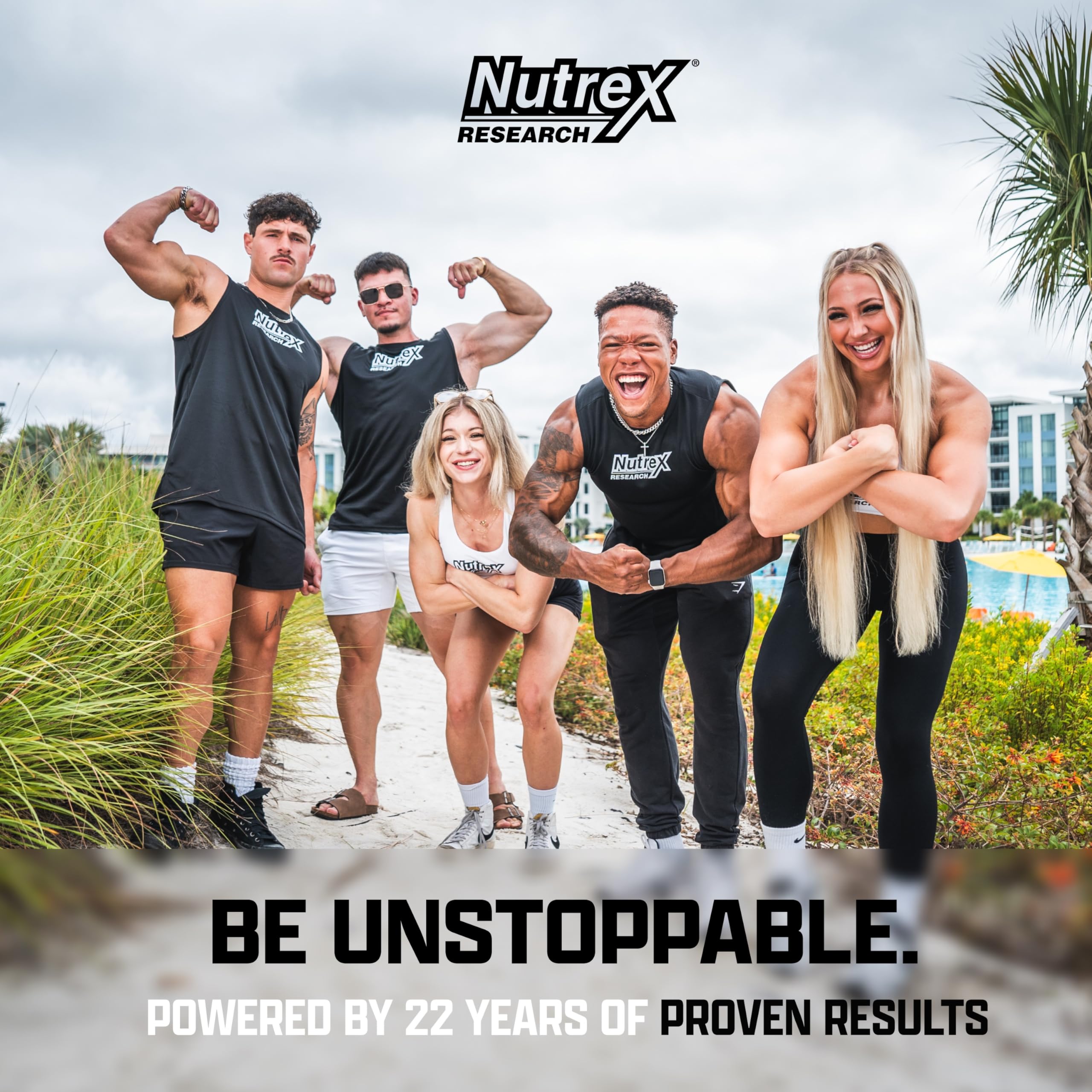 Nutrex Research atleta tomando batido post-entreno, ayuda a recuperación muscular