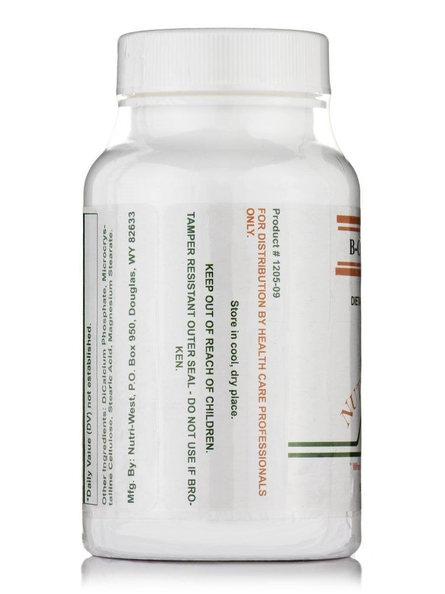 Nutri-West tableta junto a vaso de agua mostrando uso cómodo diario