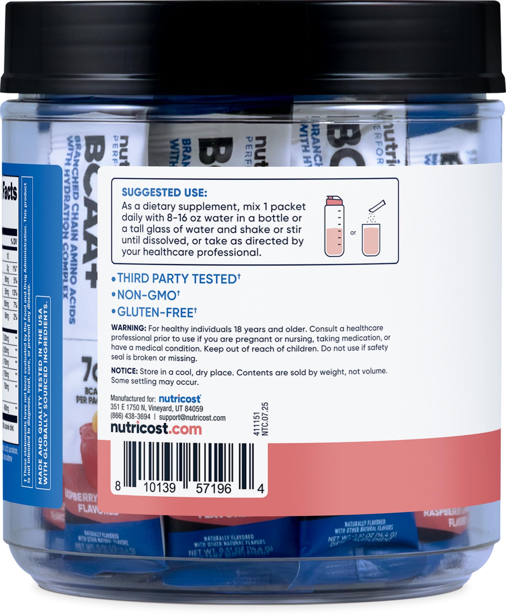 Nutricost stickpack junto a un móvil, tamaño práctico para llevar