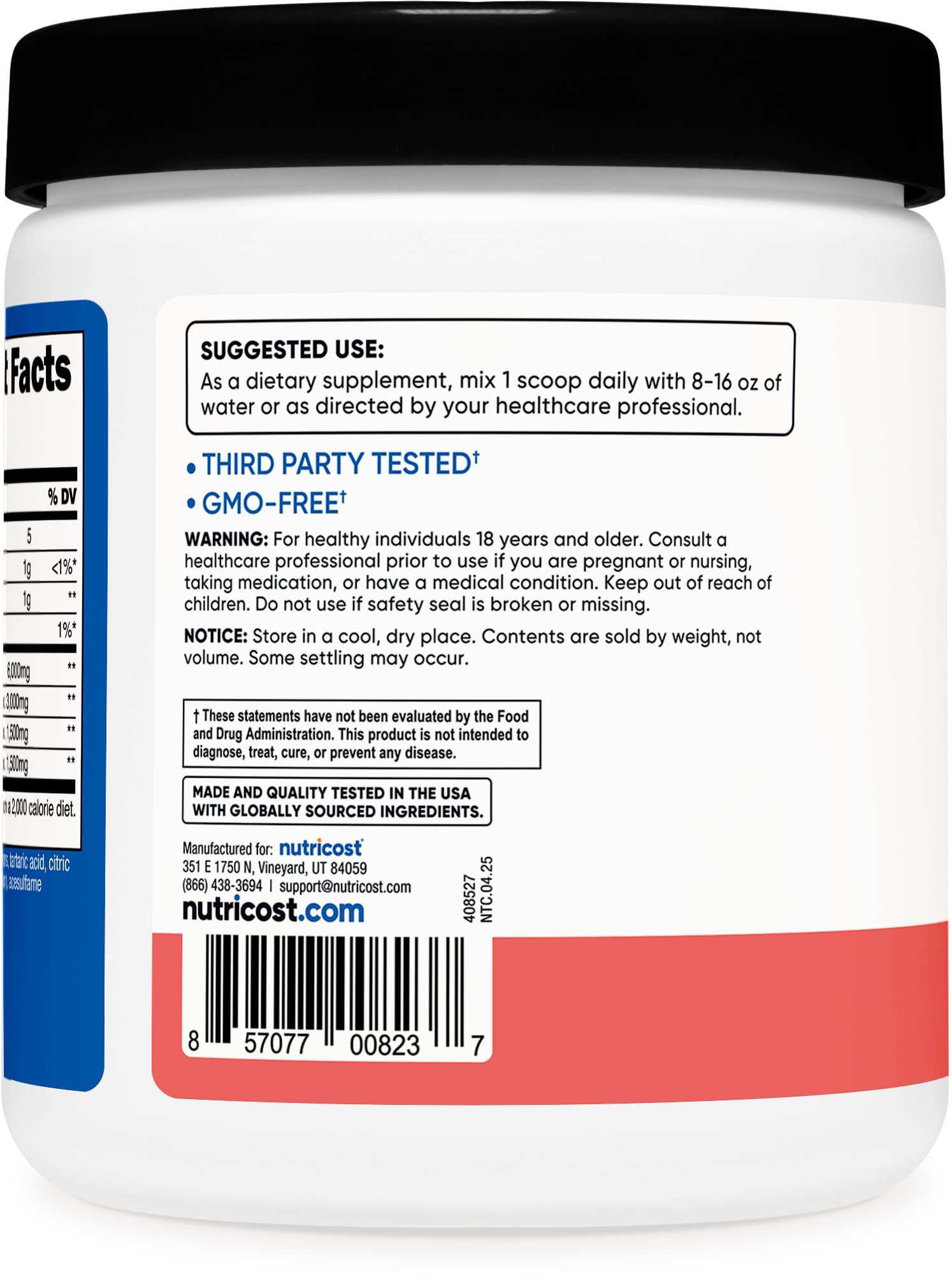 Nutricost tarro junto a objeto de referencia mostrando tamaño del producto