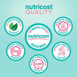 Nutricost cuchara medidora y vaso con agua para preparación fácil