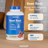 Nutricost cápsulas en la mano ilustrando tamaño y comodidad de consumo