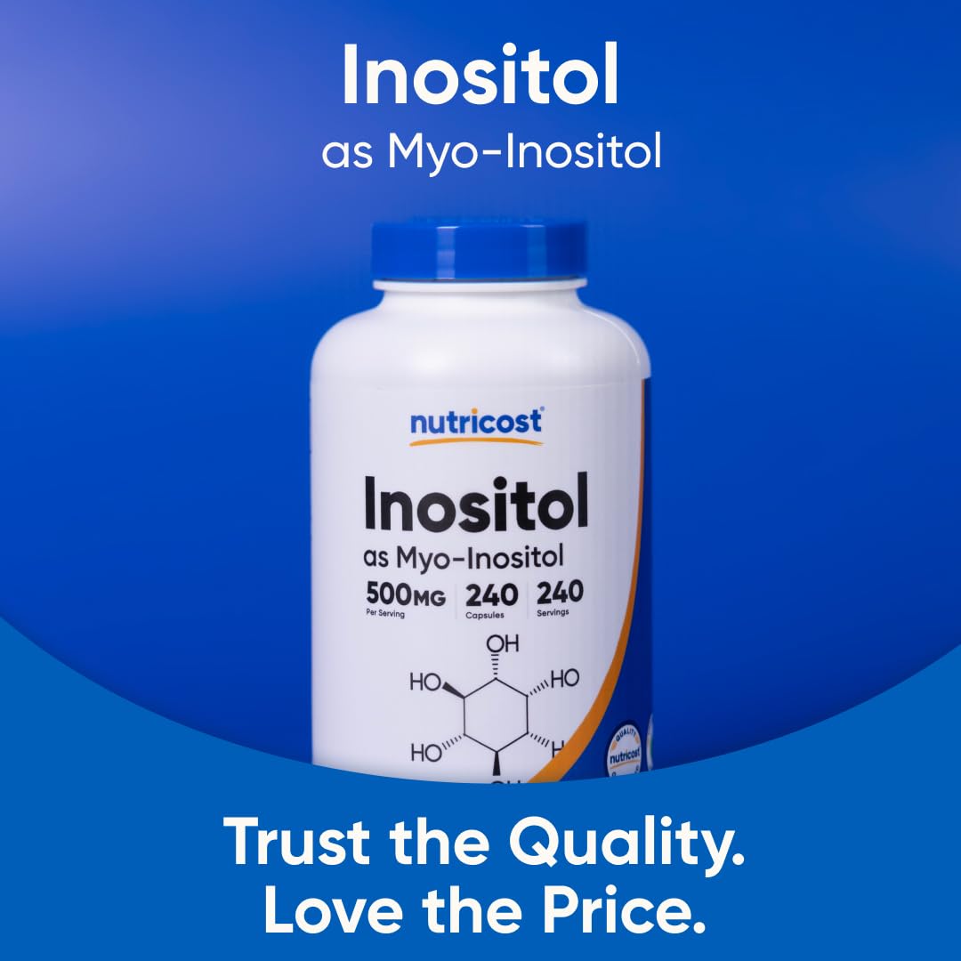 Nutricost cápsulas distribuidas sobre mesa mostrando cantidad por frasco