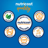 Nutricost cápsulas en mano para comparar tamaño y fácil ingestión