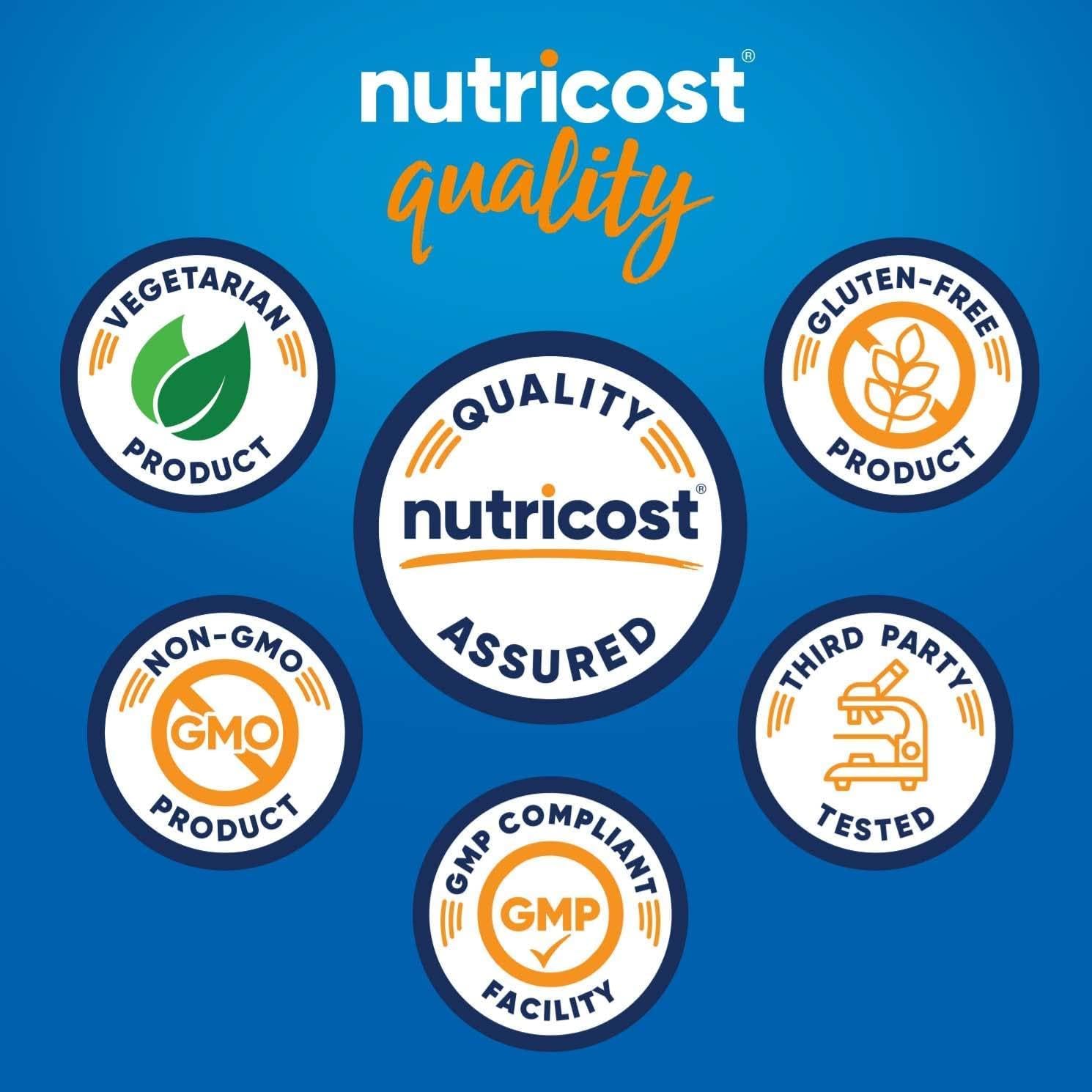 Nutricost cápsulas en mano para comparar escala y facilidad de ingestión