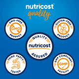 Nutricost cápsulas en mano para comparar tamaño y facilitar dosificación