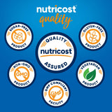 Nutricost cápsulas en mano mostrando porción y conveniencia diaria