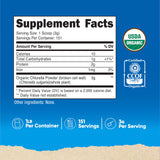 Nutricost primer plano del polvo de chlorella y textura fina beneficiosa