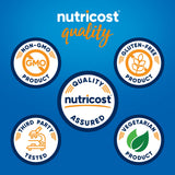 Nutricost cápsulas en mano para comparar tamaño y dosificación práctica