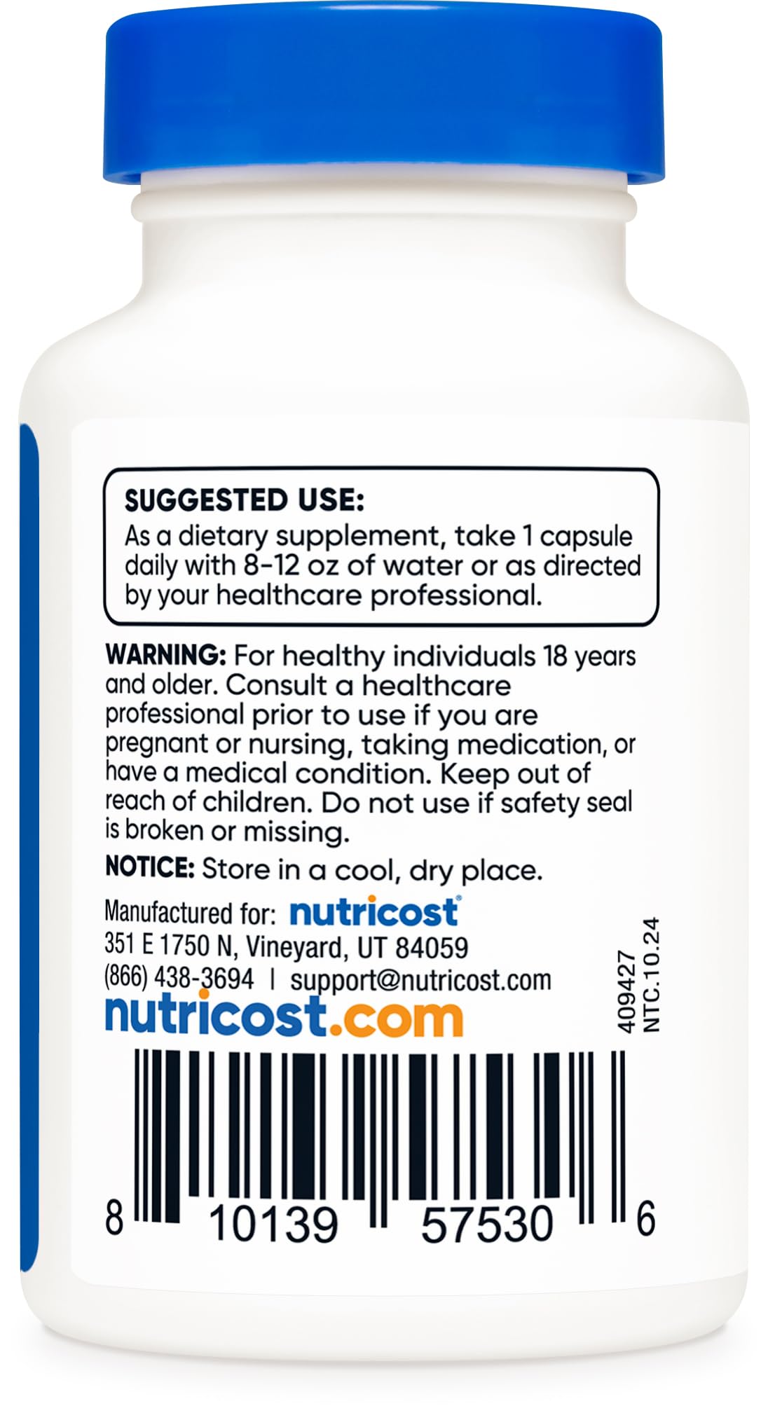 Nutricost cápsula en mano para comparar tamaño y facilitar uso