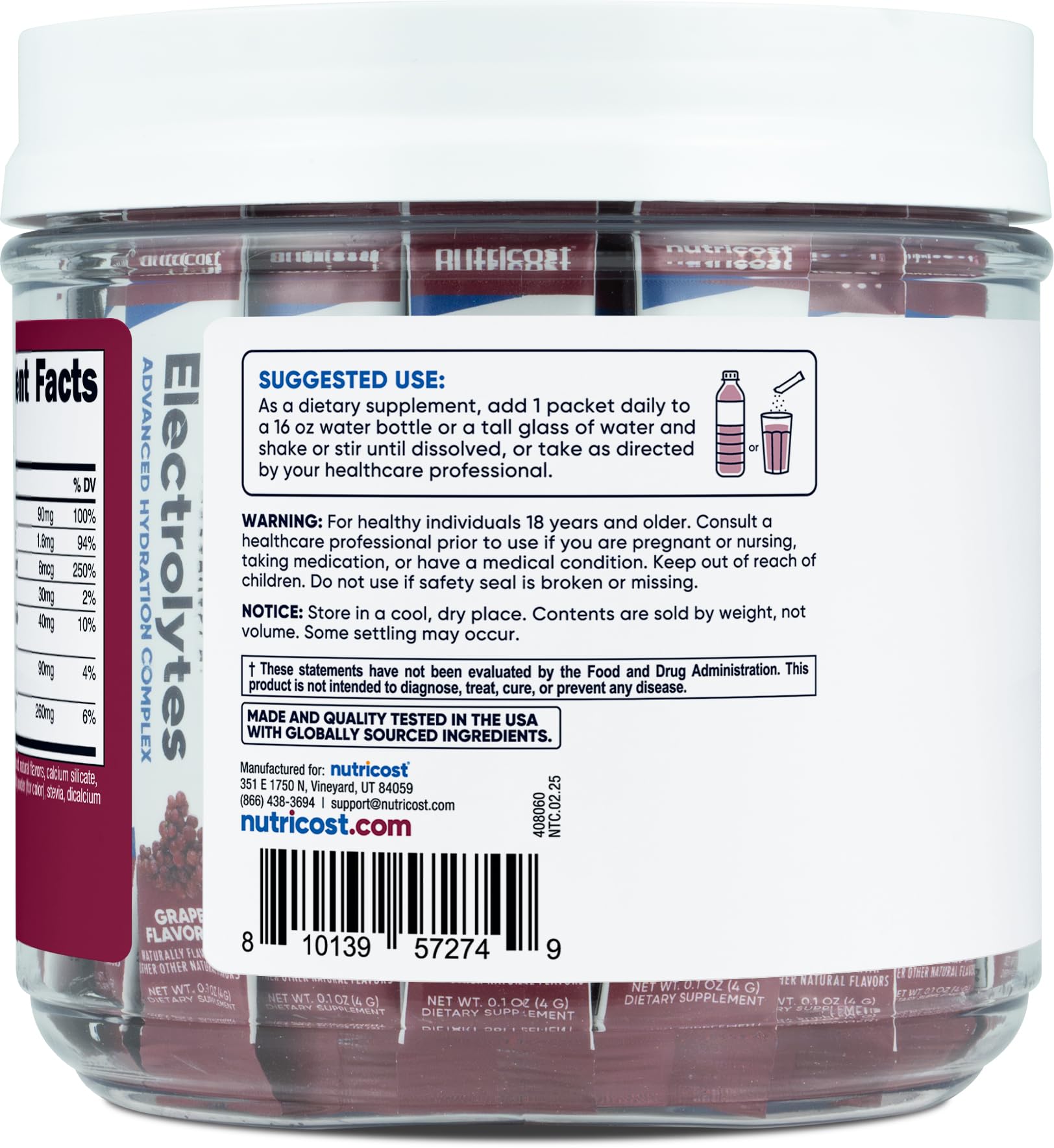 Nutricost stickpack en mano para comparar tamaño y portabilidad