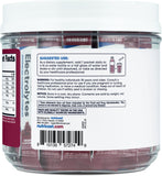 Nutricost stickpack en mano para comparar tamaño y portabilidad
