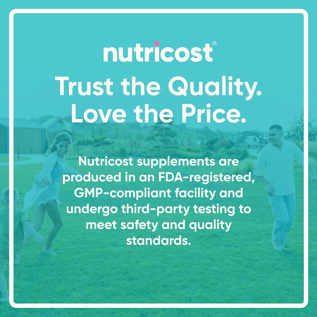 Nutricost frasco en mesa de cocina como parte de rutina diaria saludable
