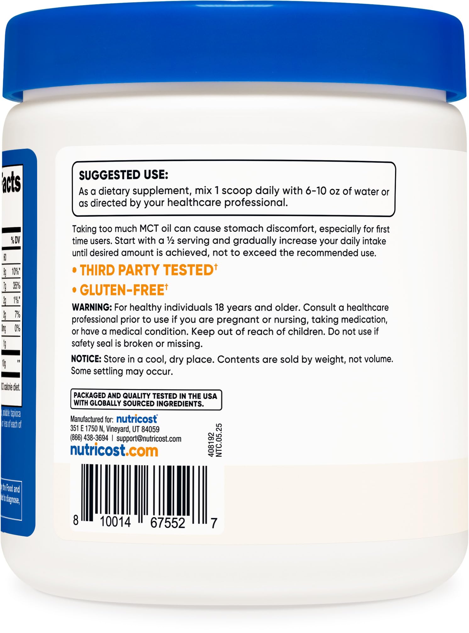 Nutricost MCT en botella junto a una cuchara para comparar tamaño
