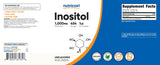 Nutricost etiqueta de calidad destacando pruebas de laboratorio y cumplimiento GMP