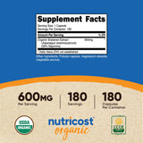 Nutricost close-up de cápsulas mostrando textura y calidad del extracto orgánico