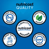 Nutricost tamaño comparativo del stickpack en mano, dosis portátil