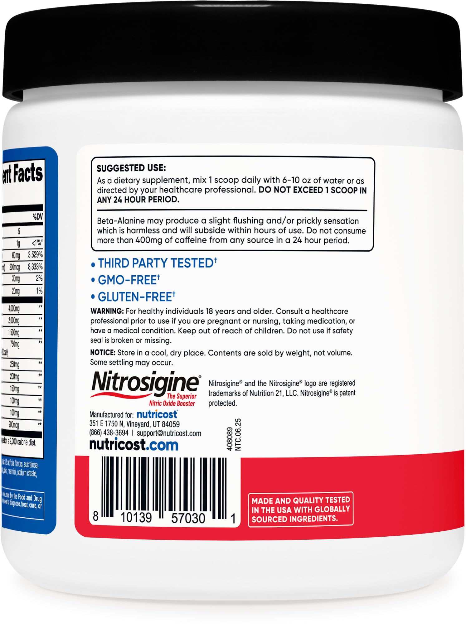 Nutricost frasco junto a mancuernas para comparar tamaño y planificar dosis